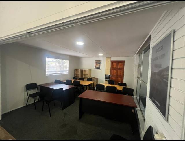 600M² OFFICE FOR SALE IN THREE RIVERS PROPER